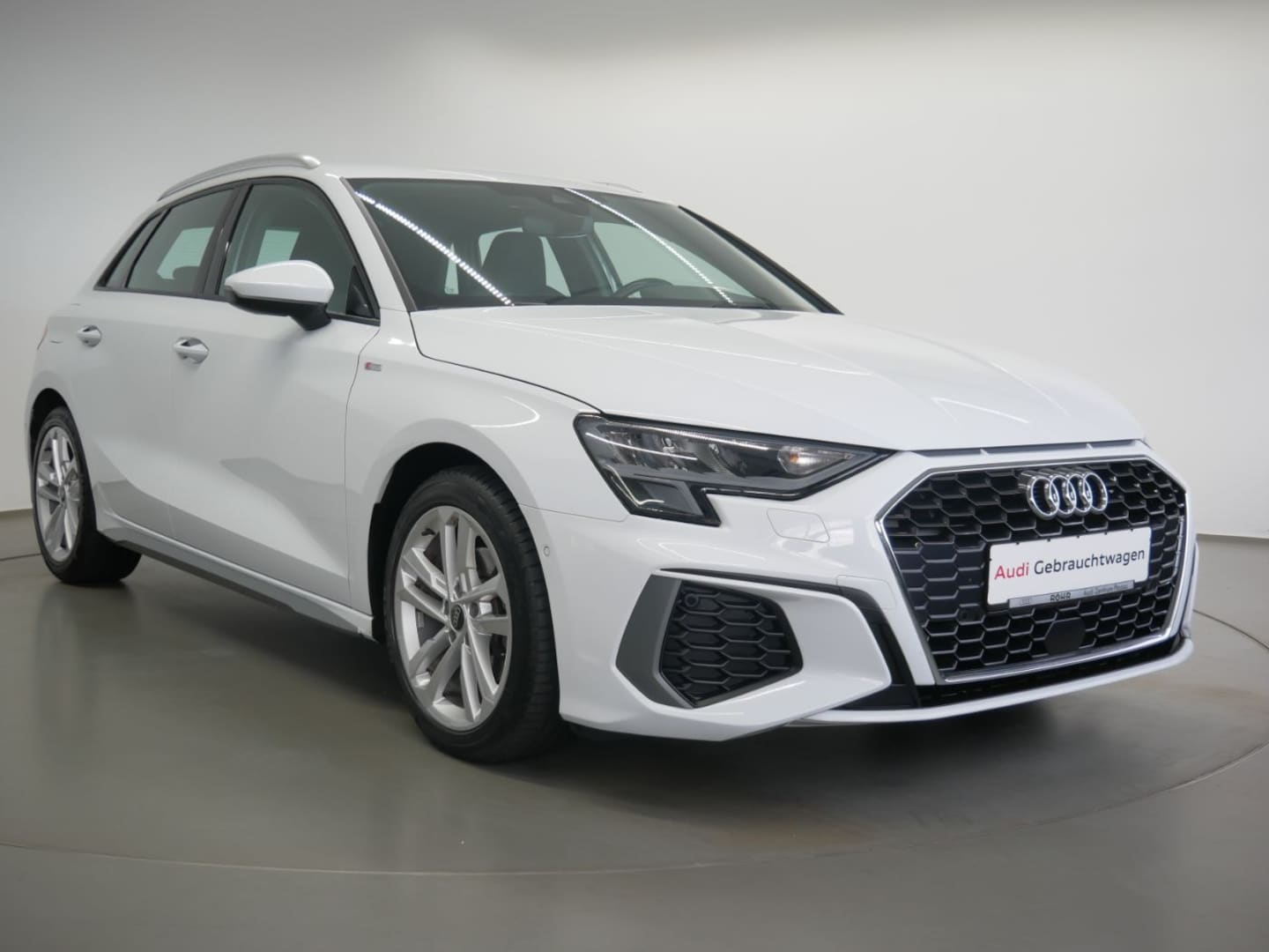 Bild über Audi A3 Sportback S line 35 TDI S tronic - für weitere Informationen kontaktieren Sie den Audi Partner
