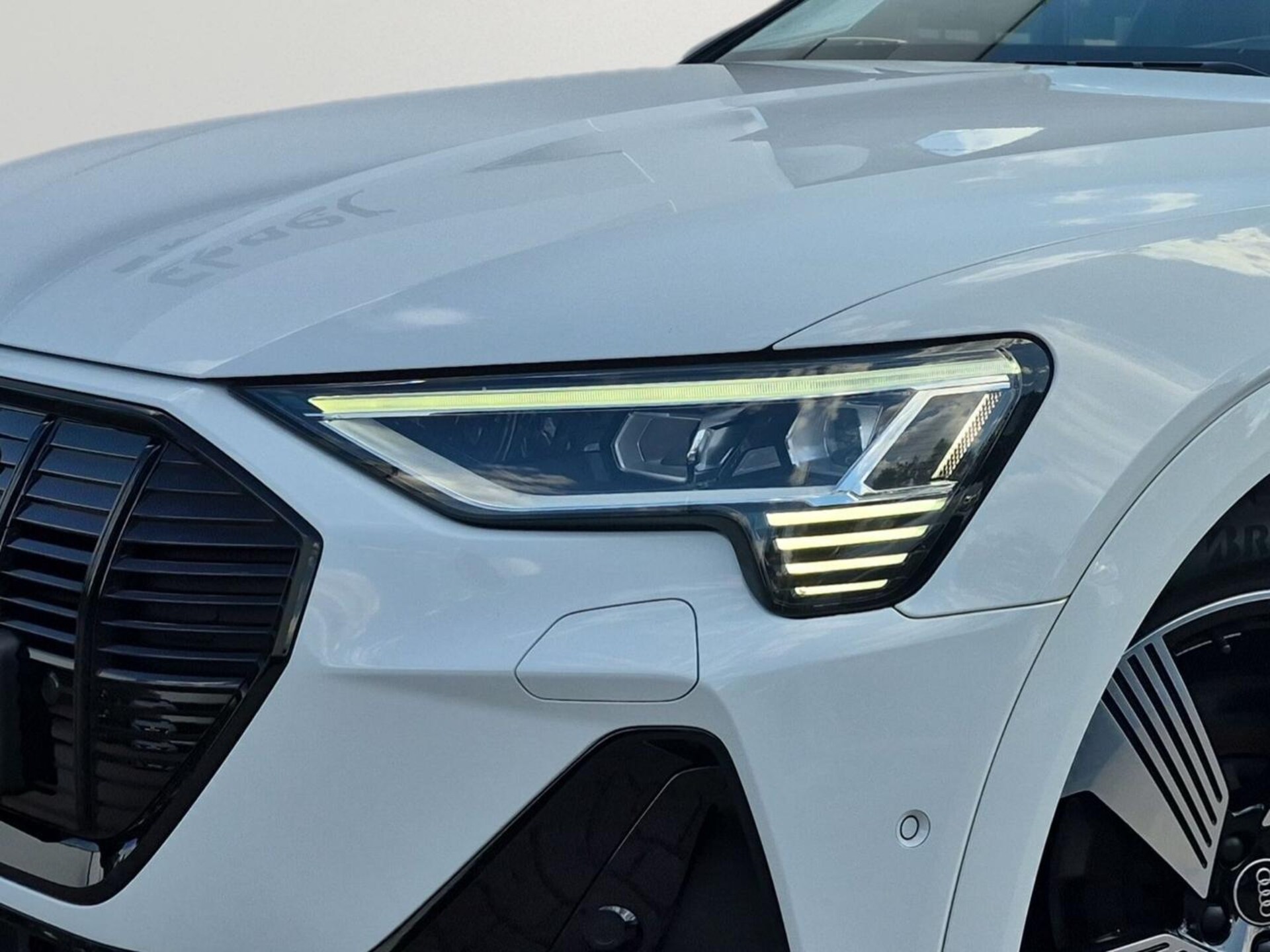 Audi e-tron S line