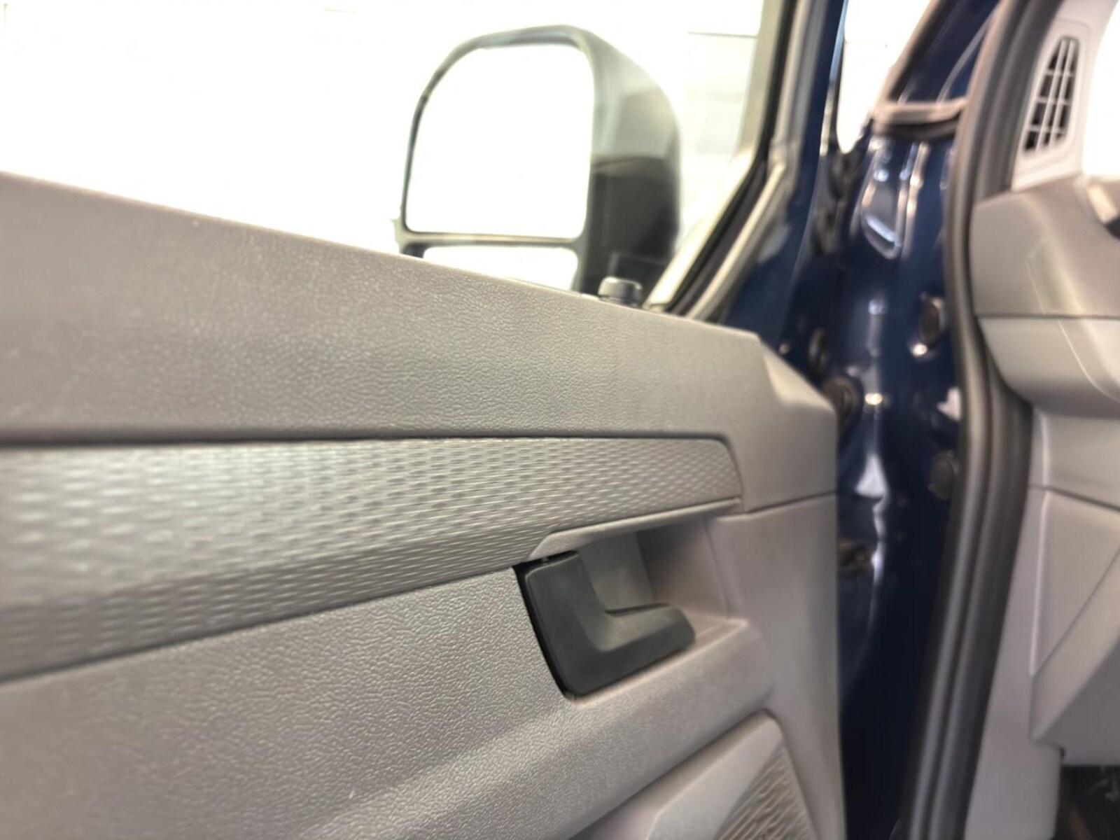 Volkswagen Transporter Kasten kurzer Radstand – Bild 27