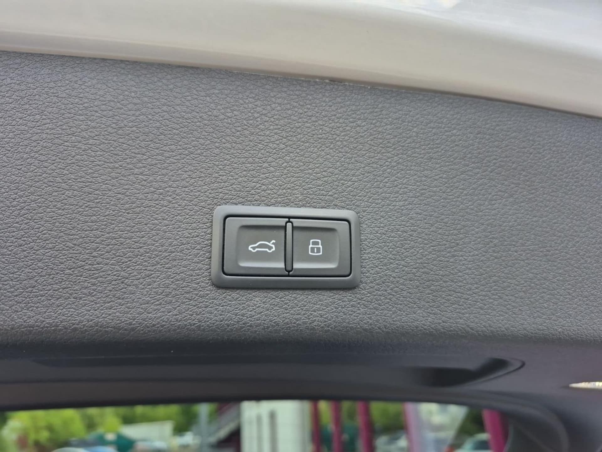 Audi e-tron S line