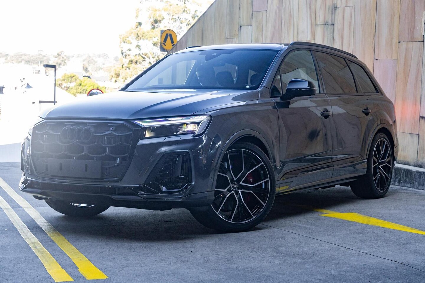 Image about Audi SQ7 SUV TFSI quattro tiptronic
