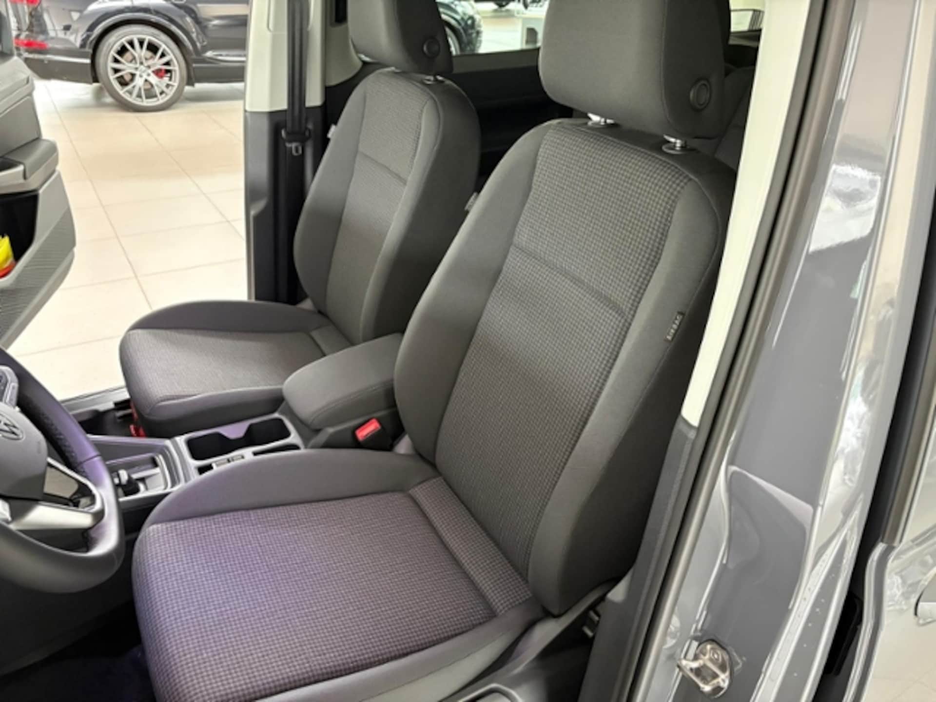 Volkswagen Caddy Maxi Basis-Modell