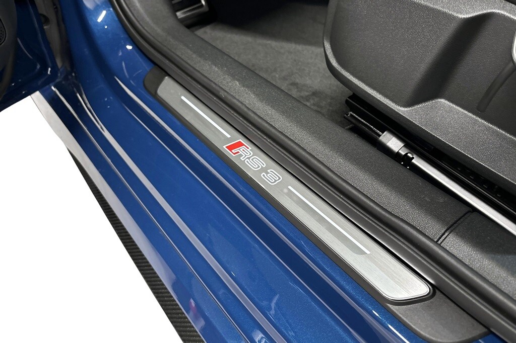 Bild som visar&nbsp;Audi RS 3 Sportback&nbsp;RS 3 Sportback 400 hk S tronic - för mer information kontakta din Audi Partner