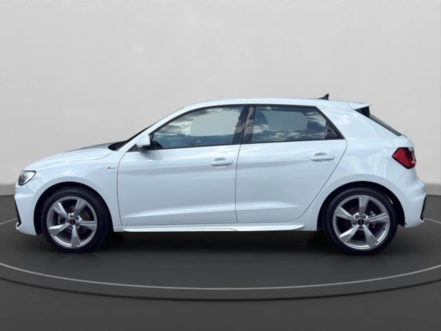 Bild über Audi A1 Sportback S line 35 TFSI S tronic - für weitere Informationen kontaktieren Sie den Audi Partner