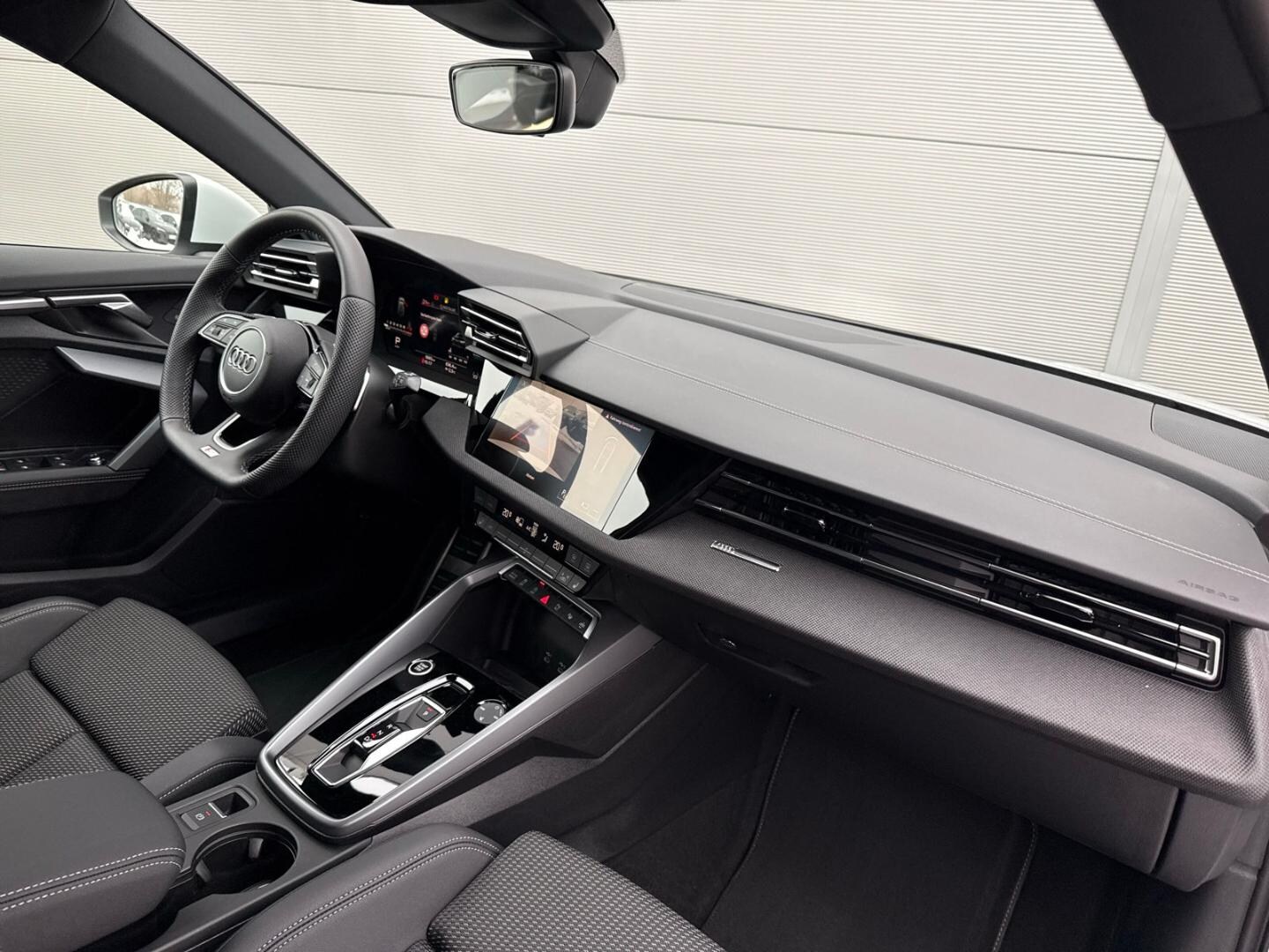 Bild über Audi A3 Sportback S line 30 TFSI S tronic - für weitere Informationen kontaktieren Sie den Audi Partner