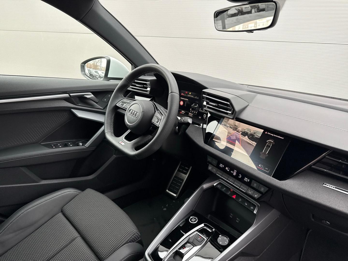 Bild über Audi A3 Sportback S line 30 TFSI S tronic - für weitere Informationen kontaktieren Sie den Audi Partner