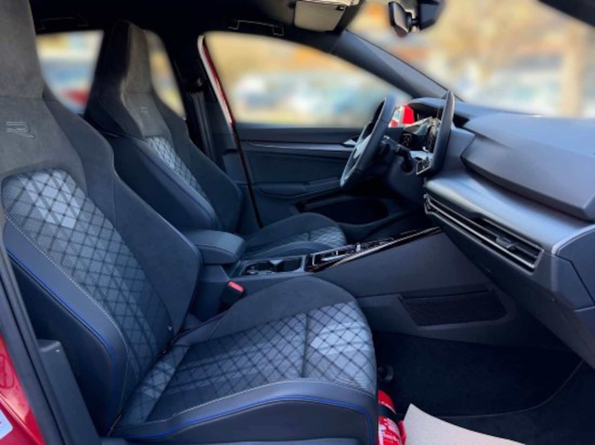 Volkswagen Golf R-Line