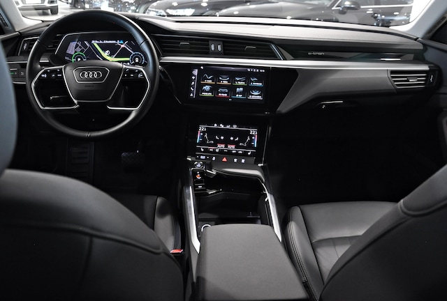 Zdjęcie Audi e-tron advanced 50 quattro 230,00 kW – Ujęcie: for more details contact your dealer