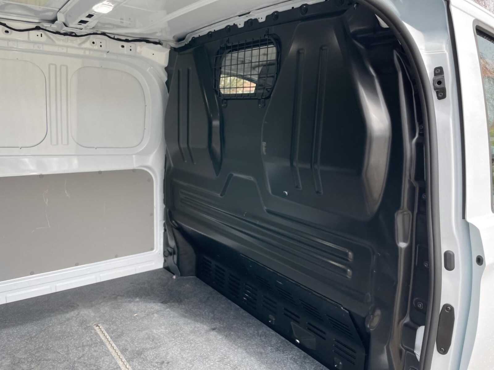 Volkswagen Transporter Kasten kurzer Radstand – Bild 28
