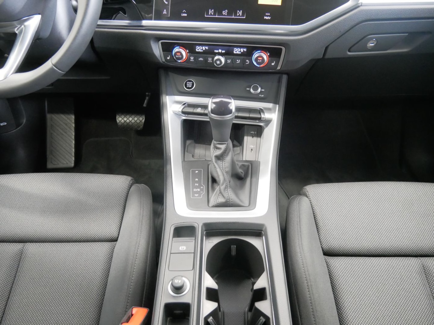 Bild über Audi Q3 advanced 35 TFSI S tronic - für weitere Informationen kontaktieren Sie den Audi Partner