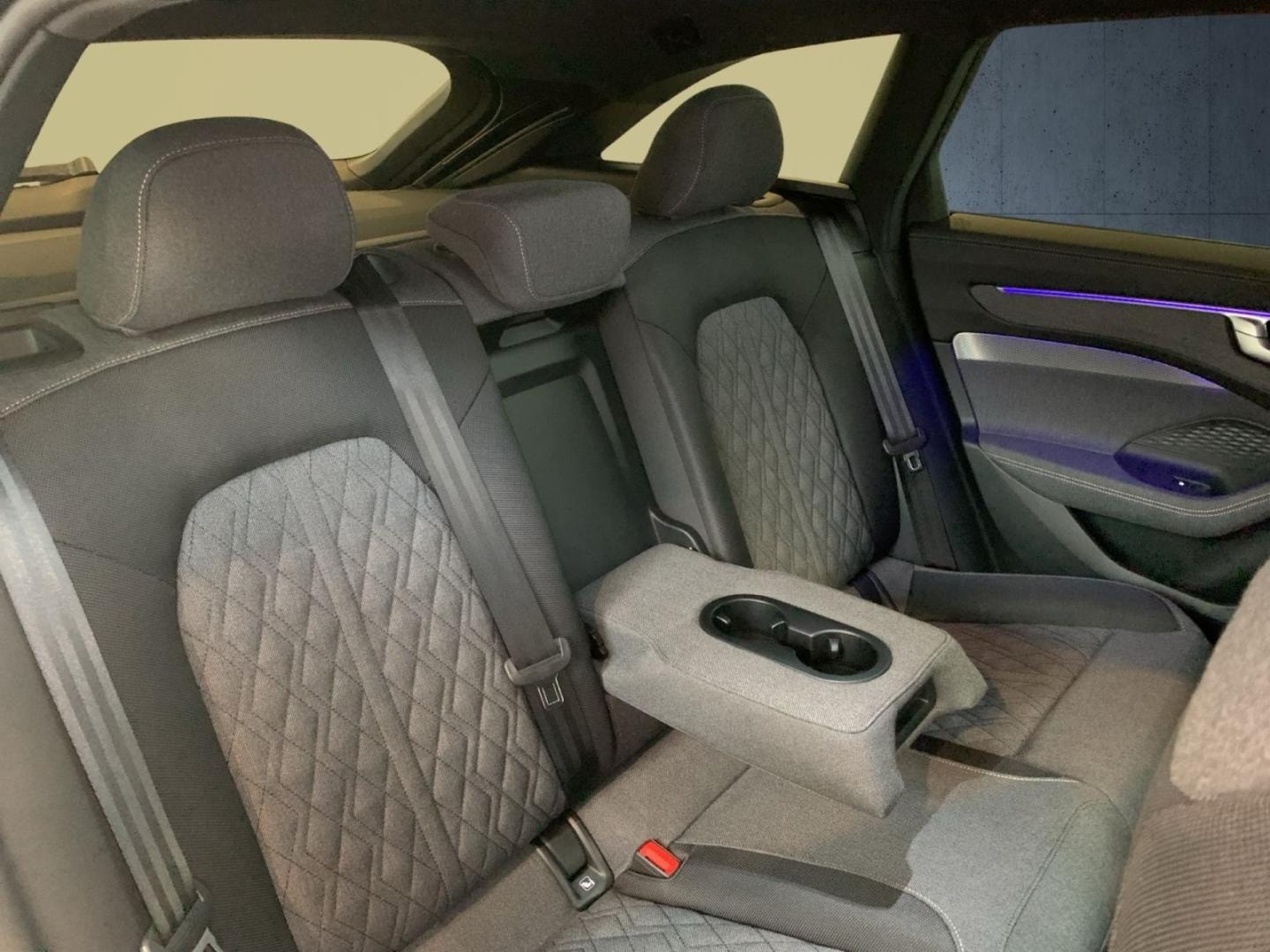 Bild über Audi A6 Avant e-hybrid edition one e-hybrid quattro 220 kW S tronic - für weitere Informationen kontaktieren Sie den Audi Partner