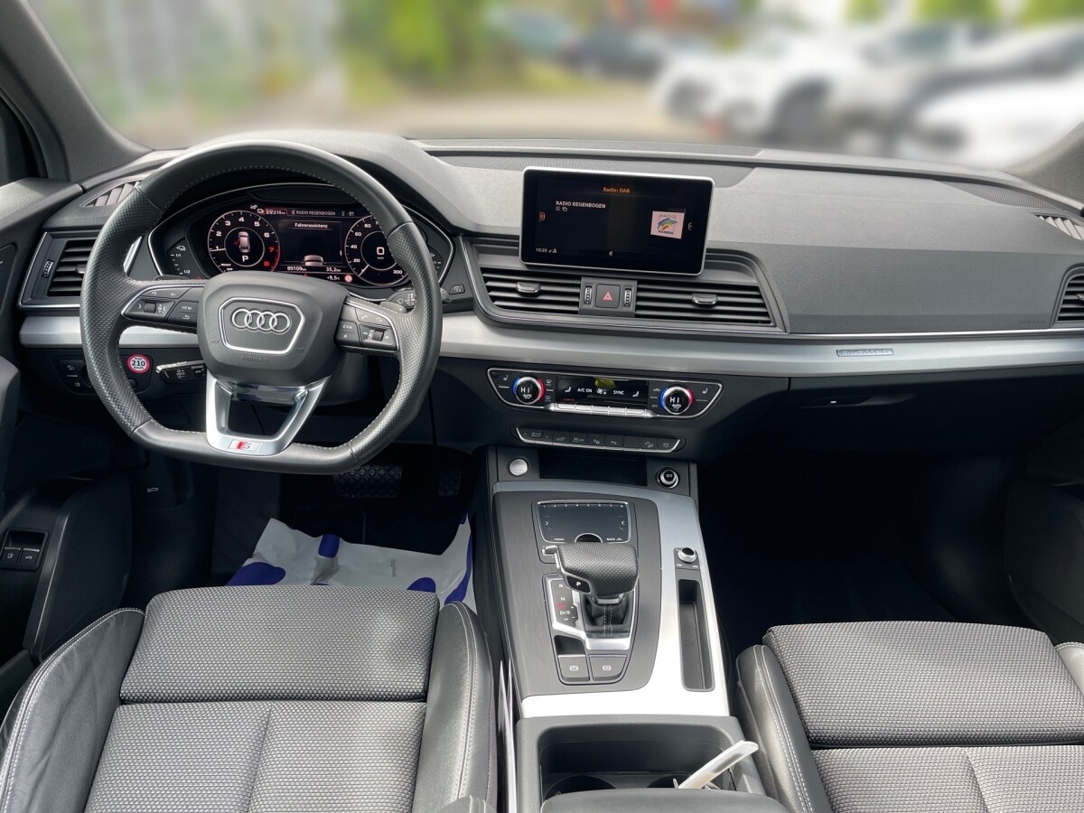 Image about Audi Q5 TFSI e sport 50 TFSI e quattro S tronic