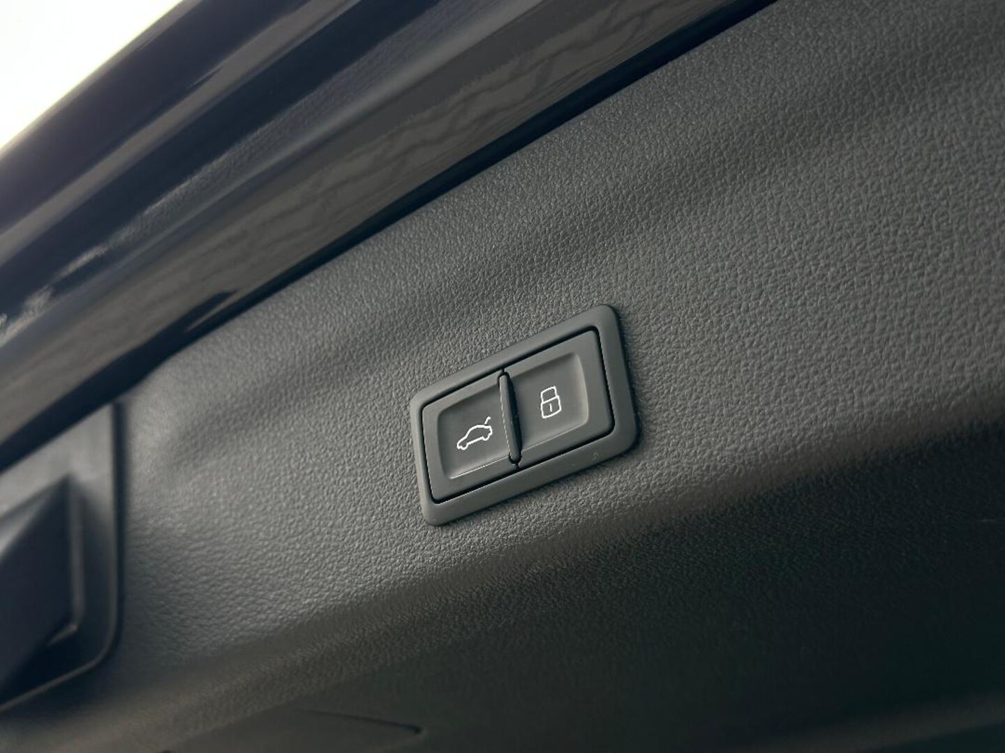 Bild über Audi A6 Avant S line 40 TDI quattro S tronic - für weitere Informationen kontaktieren Sie den Audi Partner
