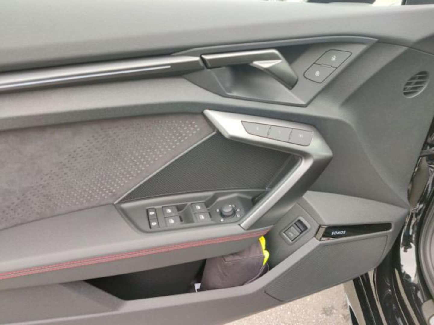Bild über Audi RS 3 Limousine TFSI quattro 294 kW S tronic - für weitere Informationen kontaktieren Sie den Audi Partner