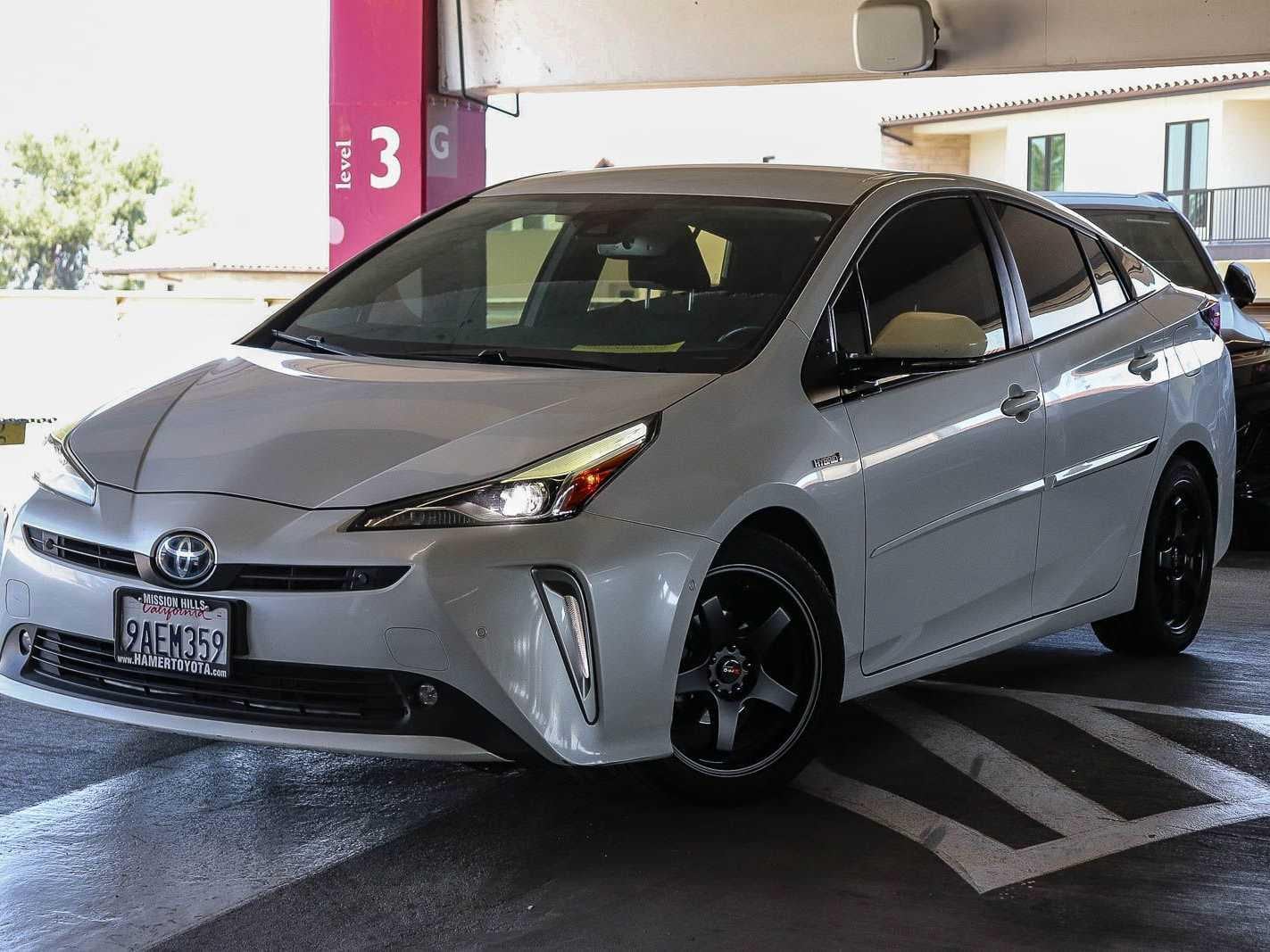 2022 Toyota Prius XLE FWD's photo