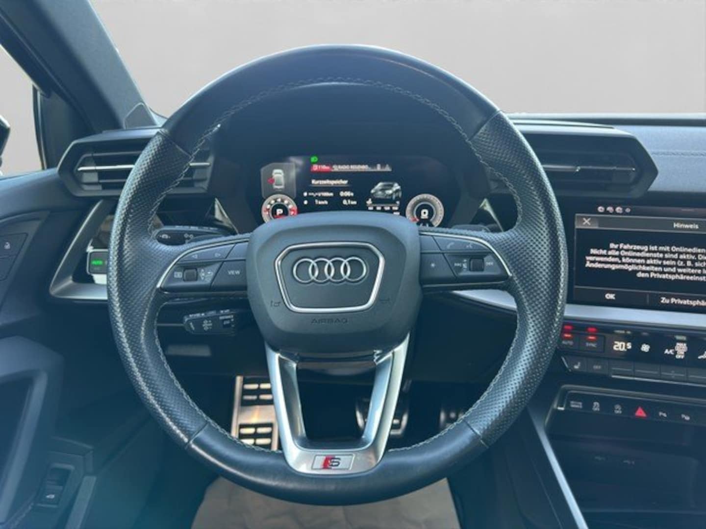 Bild über Audi S3 Limousine TFSI quattro S tronic - für weitere Informationen kontaktieren Sie den Audi Partner