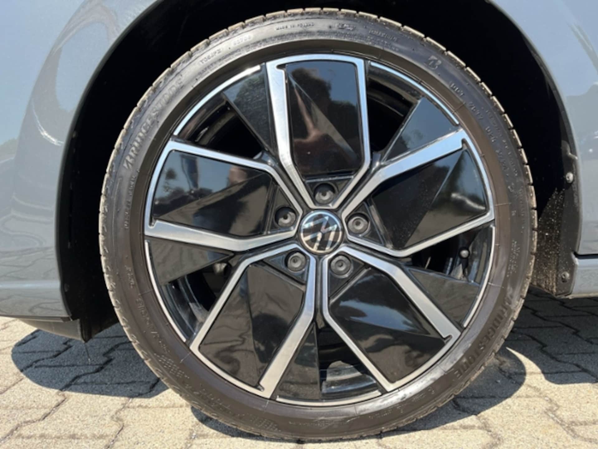 Volkswagen Golf Style
