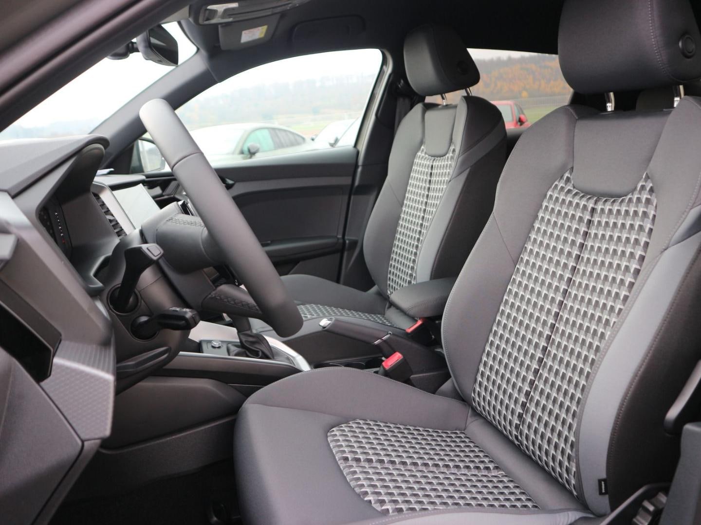 Bild über Audi A1 Sportback S line 30 TFSI S tronic - für weitere Informationen kontaktieren Sie den Audi Partner