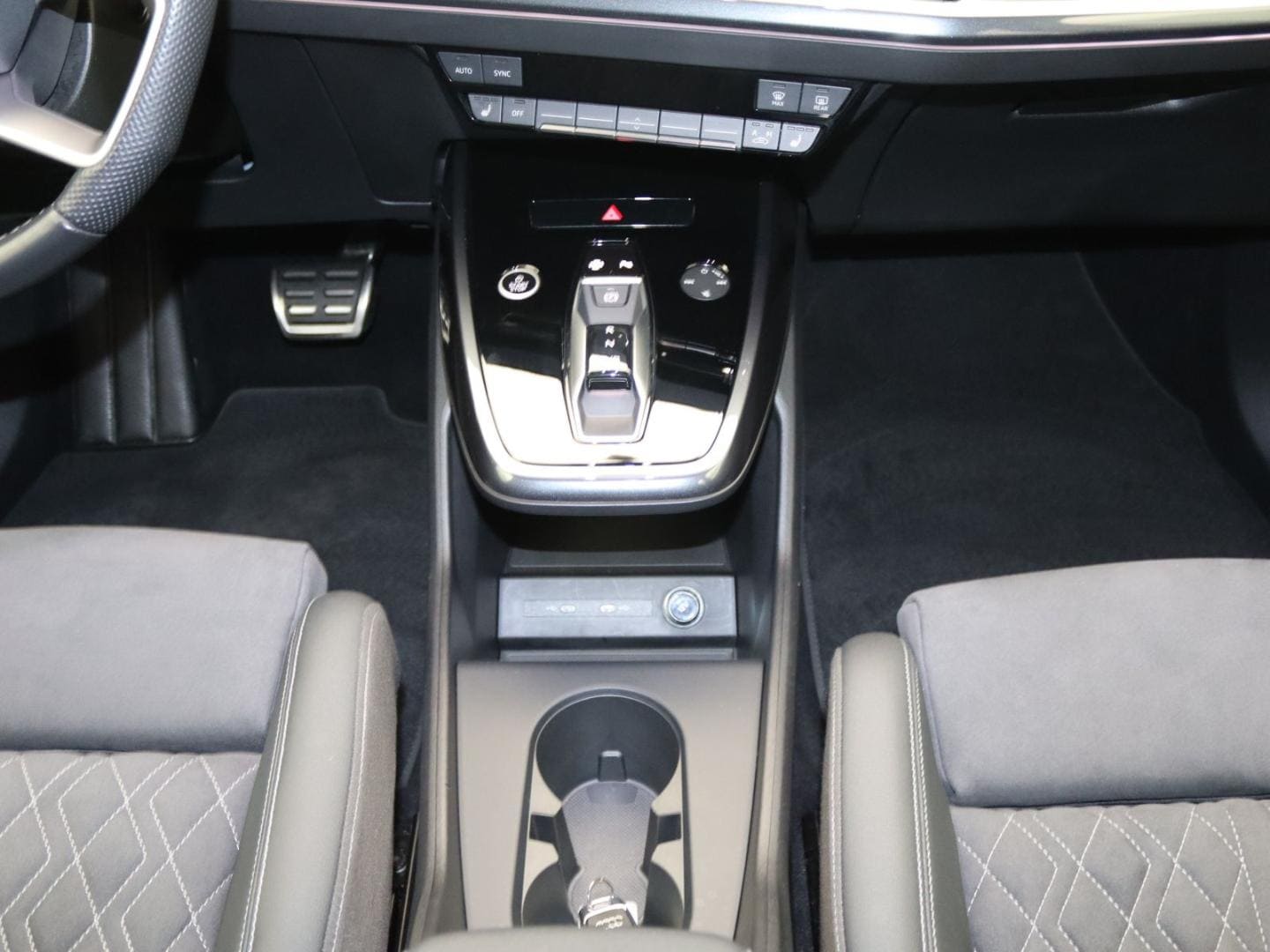 Bild über Audi Q4 e-tron 40 e-tron - für weitere Informationen kontaktieren Sie den Audi Partner