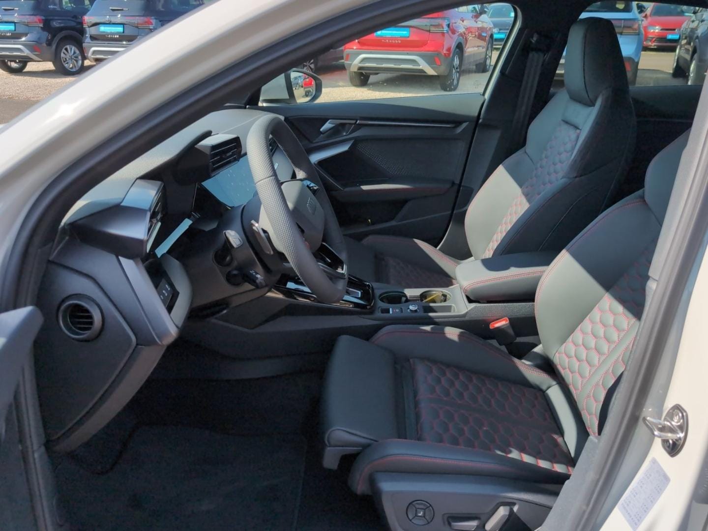 Bild über Audi RS 3 Limousine TFSI quattro 294 kW S tronic - für weitere Informationen kontaktieren Sie den Audi Partner