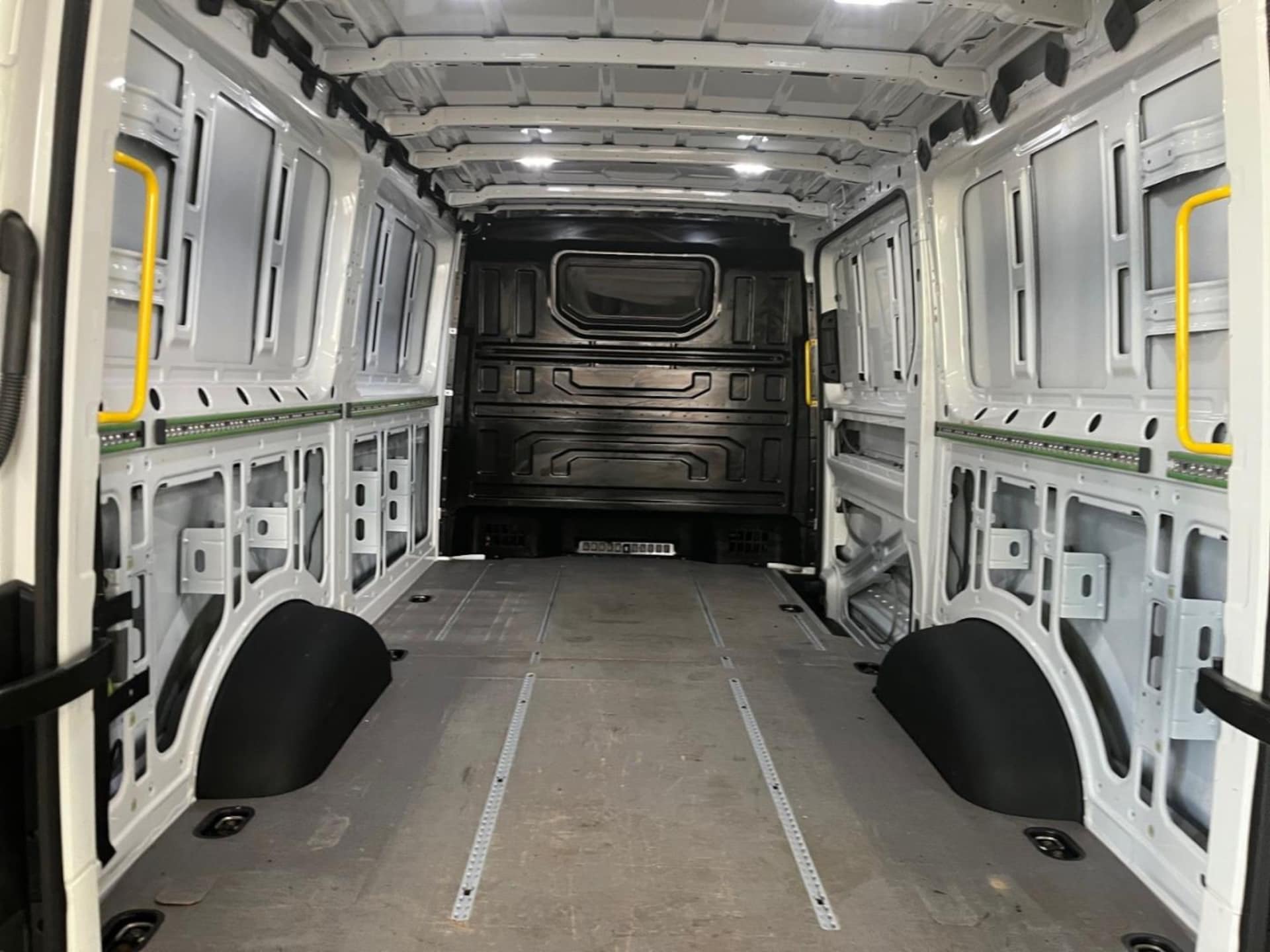 Volkswagen Crafter Kasten mittlerer Radstand