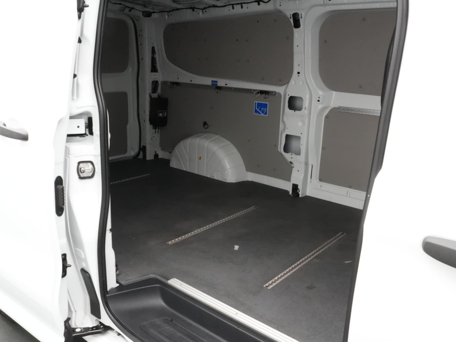 Volkswagen Transporter Kasten langer Radstand – Bild 9