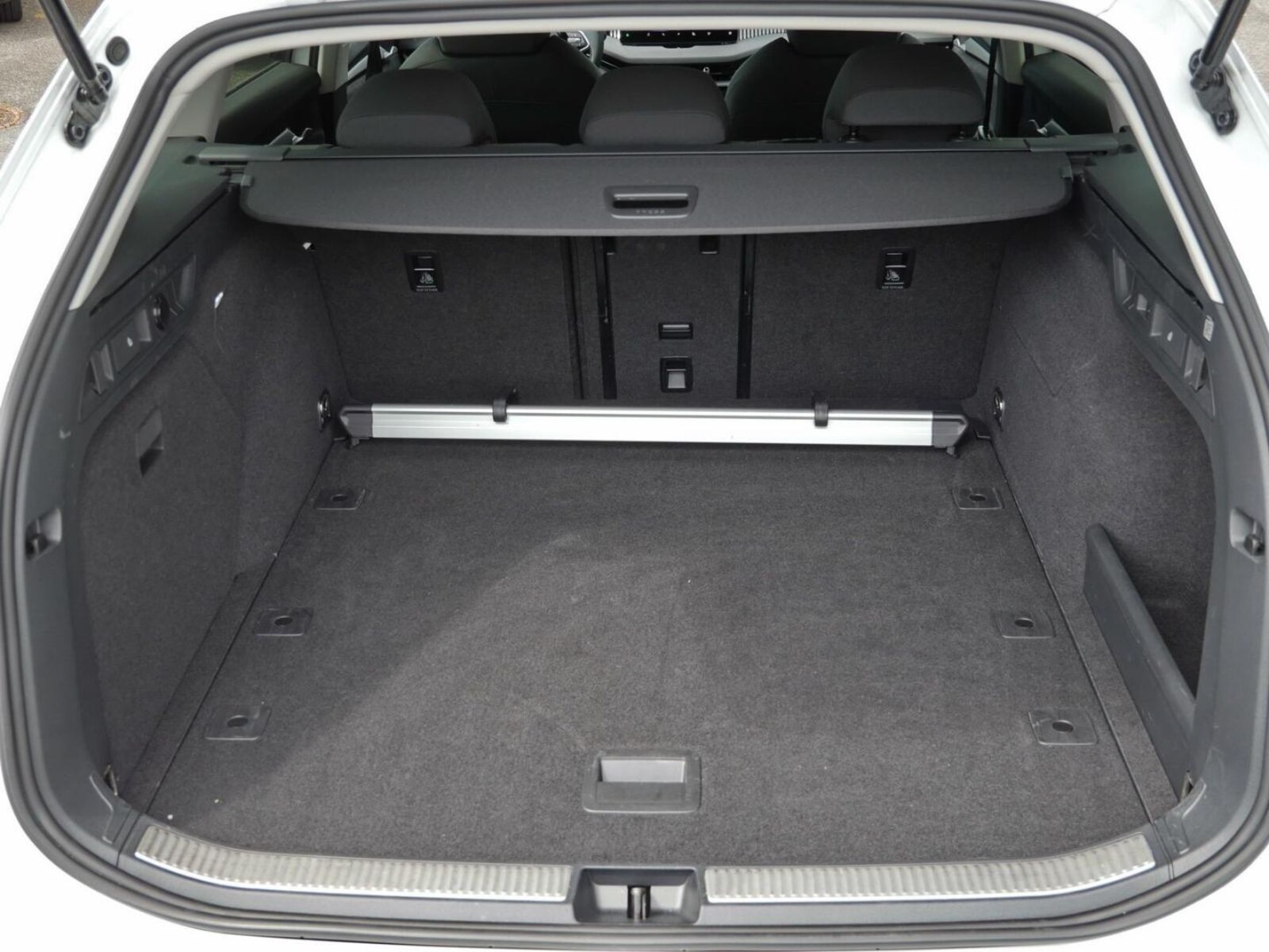 Škoda Superb Combi – Bild 21