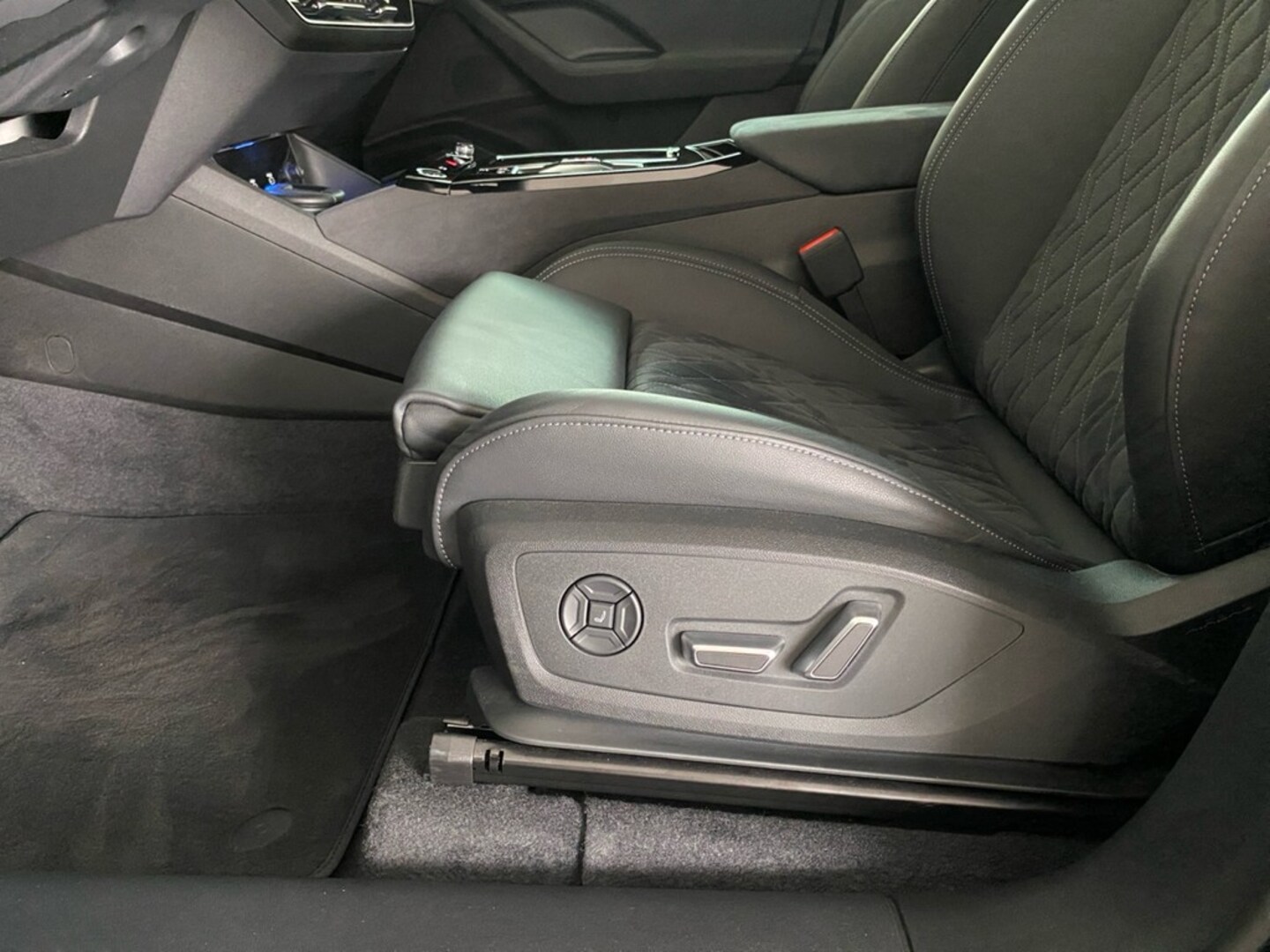 Bild über Audi Q6 SUV e-tron e-tron quattro - für weitere Informationen kontaktieren Sie den Audi Partner