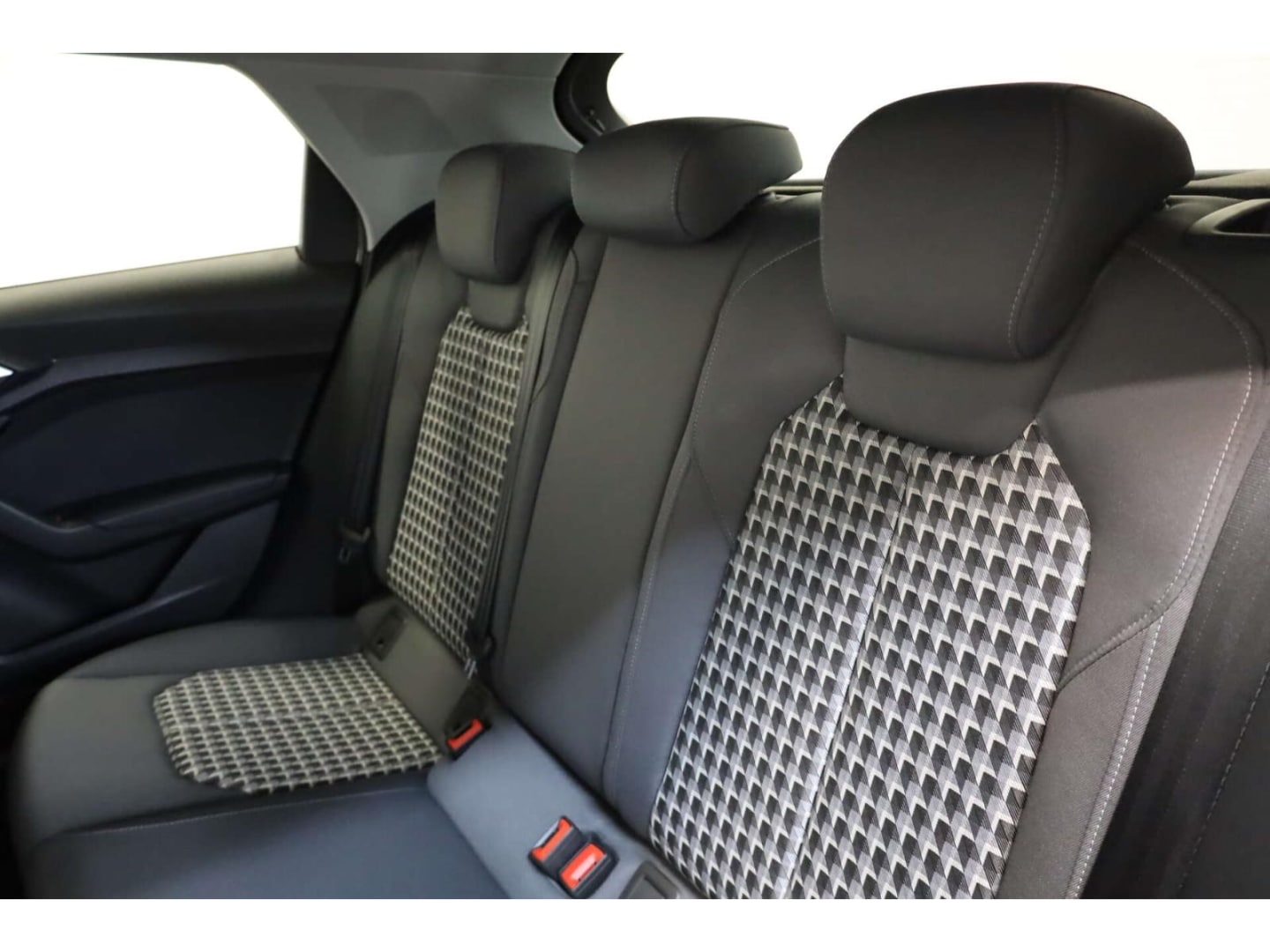 Bild über Audi A1 Sportback advanced 35 TFSI S tronic - für weitere Informationen kontaktieren Sie den Audi Partner