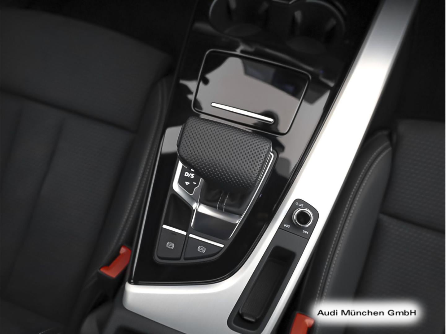 Bild über Audi A4 Avant S line 40 TFSI S tronic - für weitere Informationen kontaktieren Sie den Audi Partner