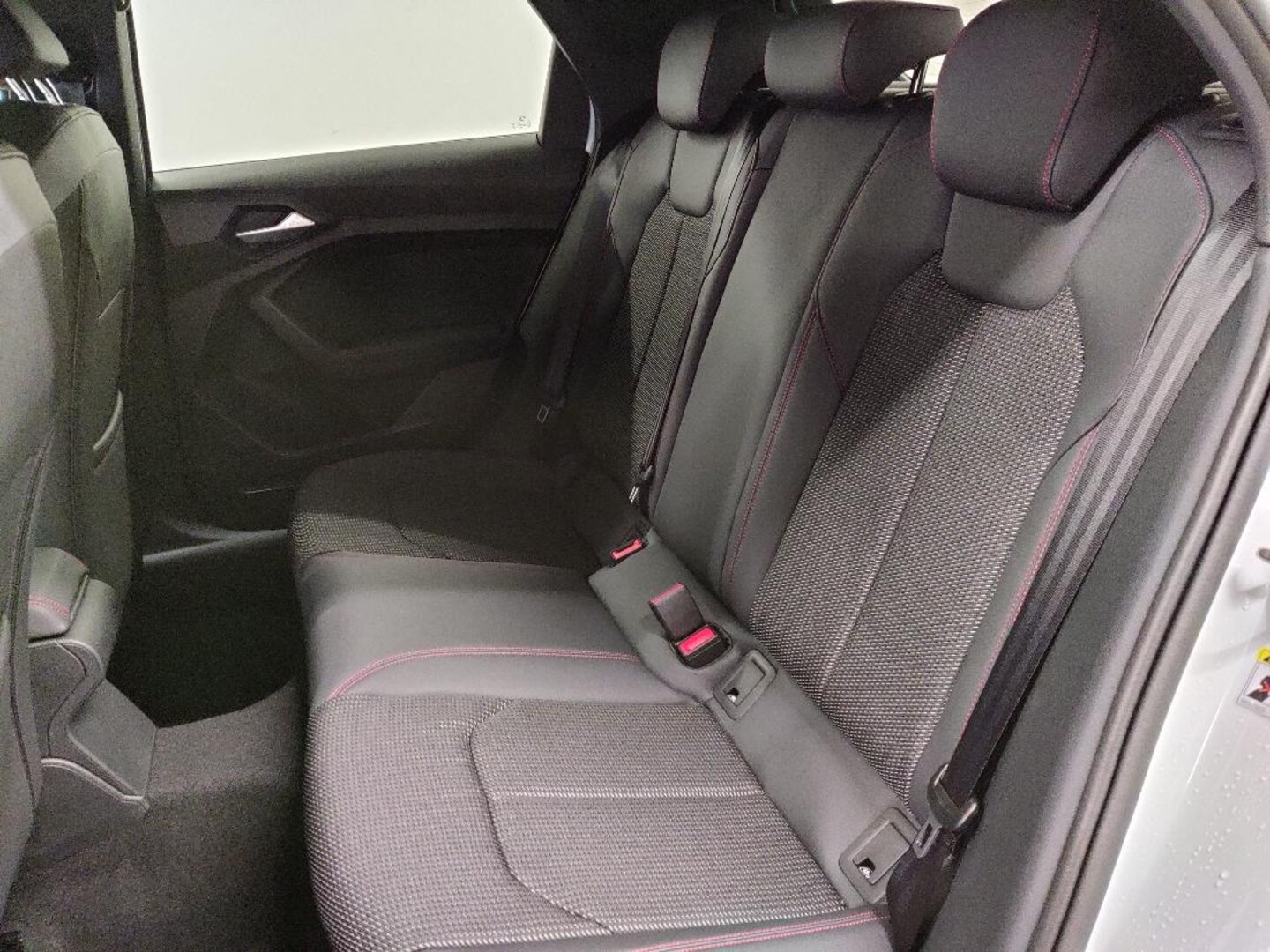 Bild über Audi A1 Sportback S line 35 TFSI S tronic - für weitere Informationen kontaktieren Sie den Audi Partner
