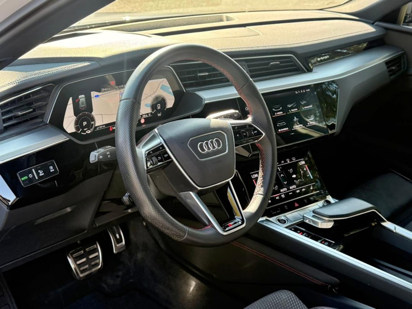 Bild über Audi Q8 e-tron S line 55 e-tron quattro - für weitere Informationen kontaktieren Sie den Audi Partner