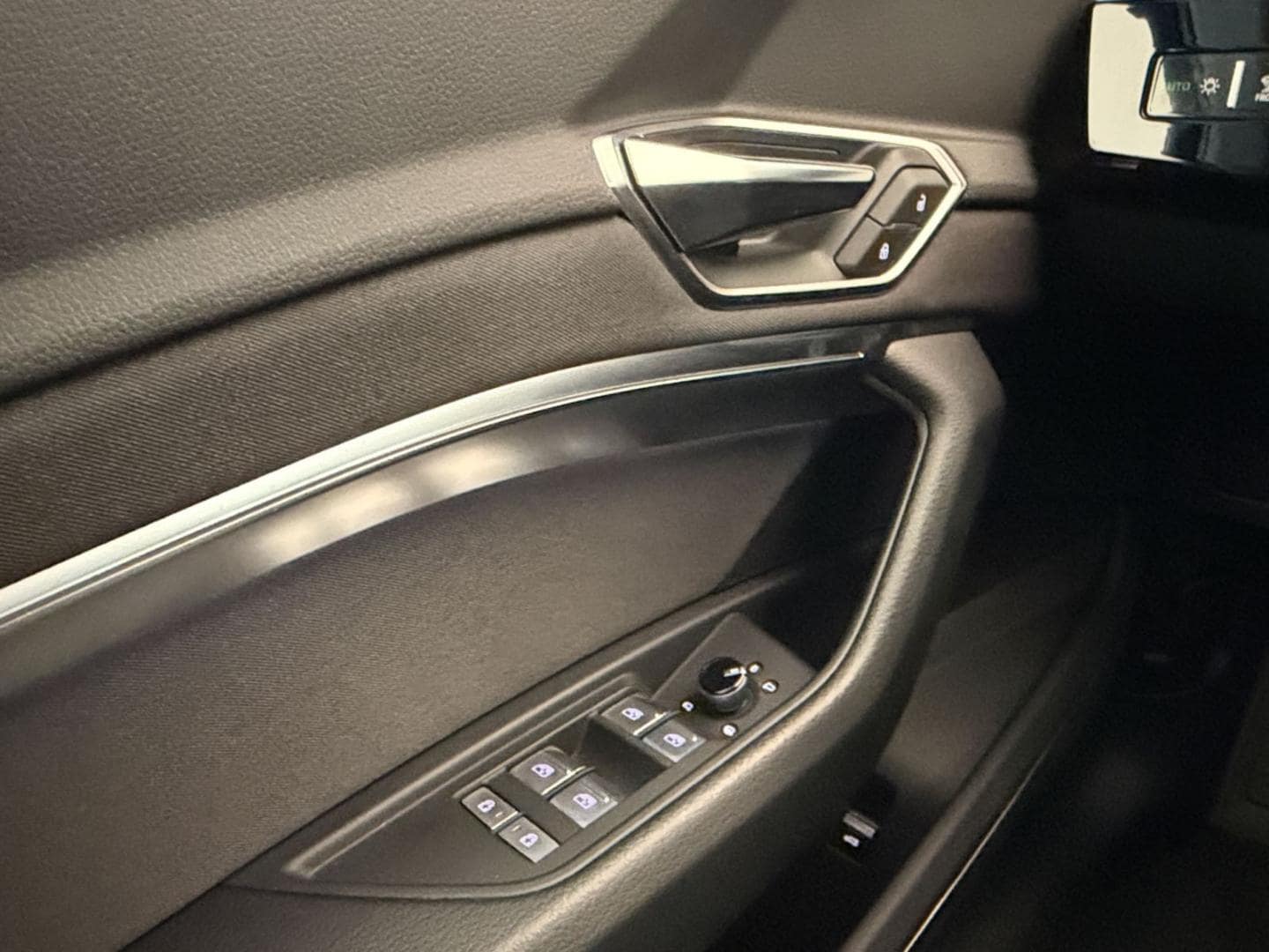 Bild über Audi Q8 e-tron advanced 55 e-tron quattro - für weitere Informationen kontaktieren Sie den Audi Partner