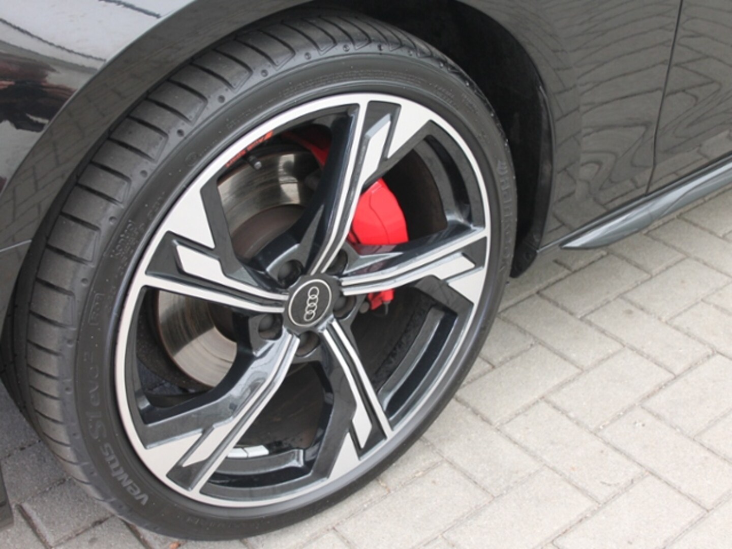 Bild über Audi A4 Avant S line 40 TDI S tronic - für weitere Informationen kontaktieren Sie den Audi Partner
