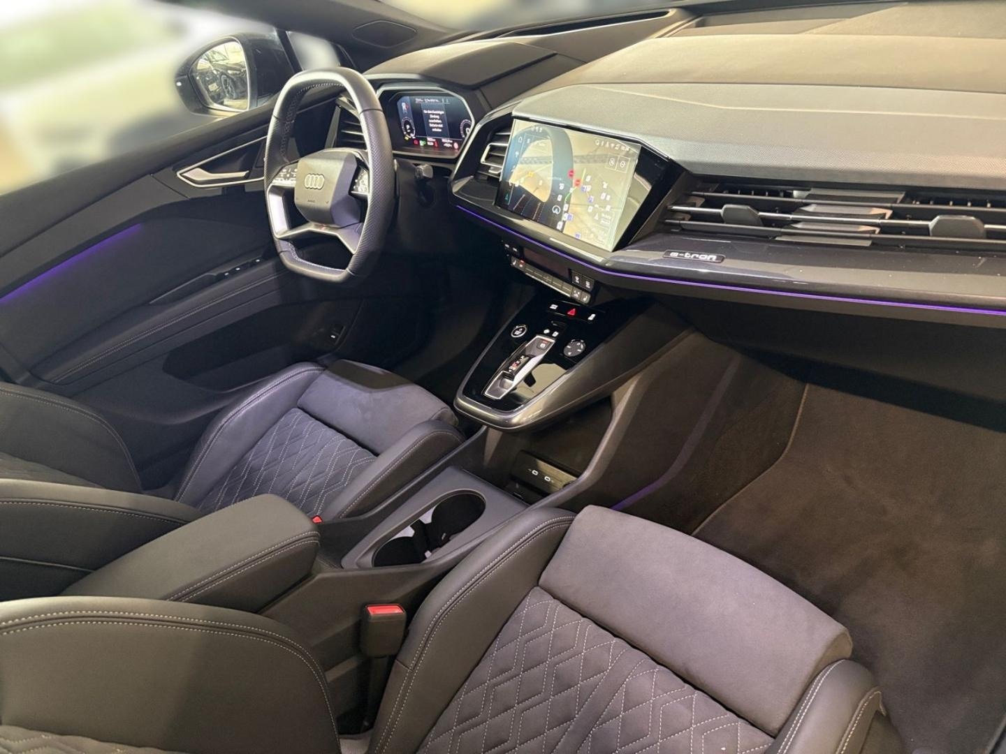 Bild über Audi Q4 e-tron 45 e-tron - für weitere Informationen kontaktieren Sie den Audi Partner