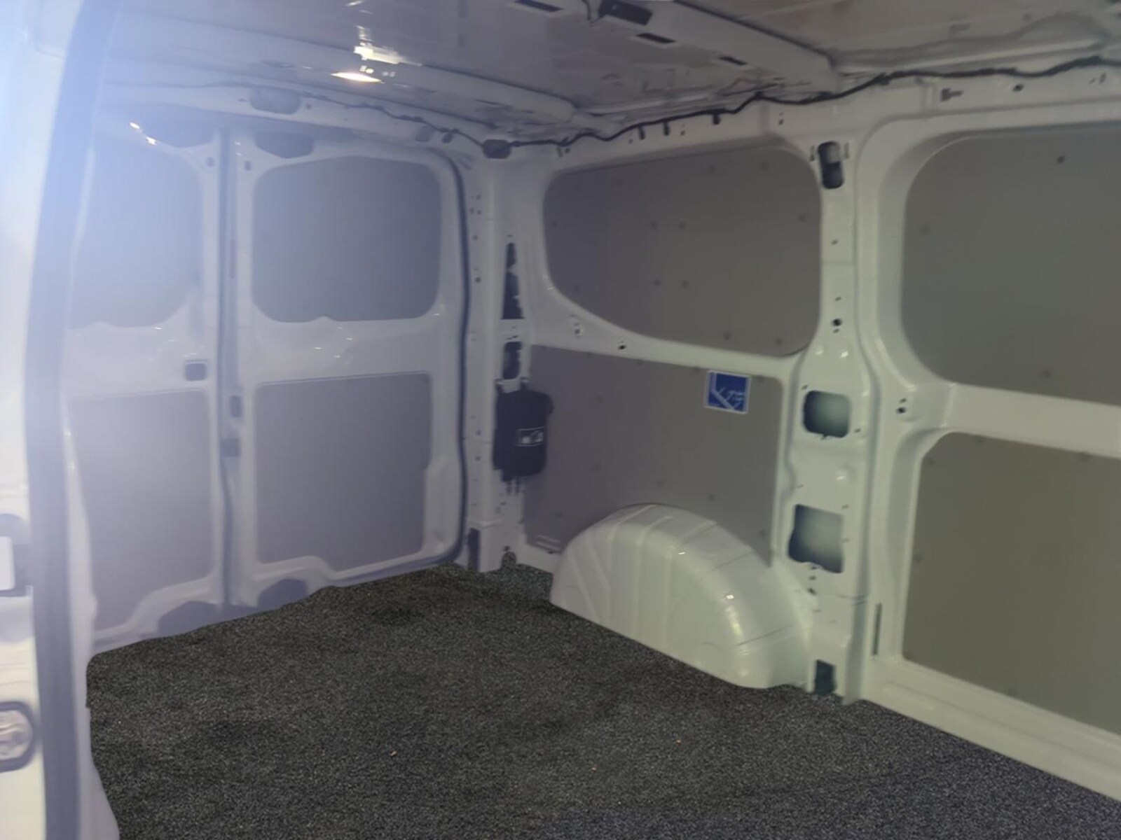 Volkswagen Transporter Kasten kurzer Radstand – Bild 9