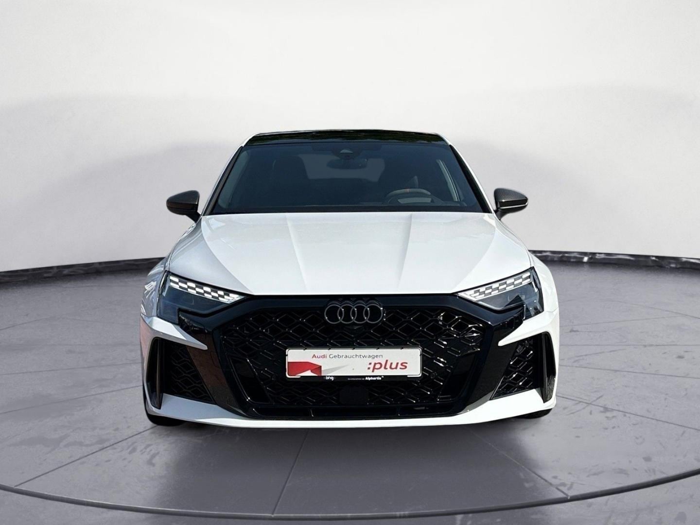 Bild über Audi RS 3 Limousine TFSI quattro S tronic - für weitere Informationen kontaktieren Sie den Audi Partner