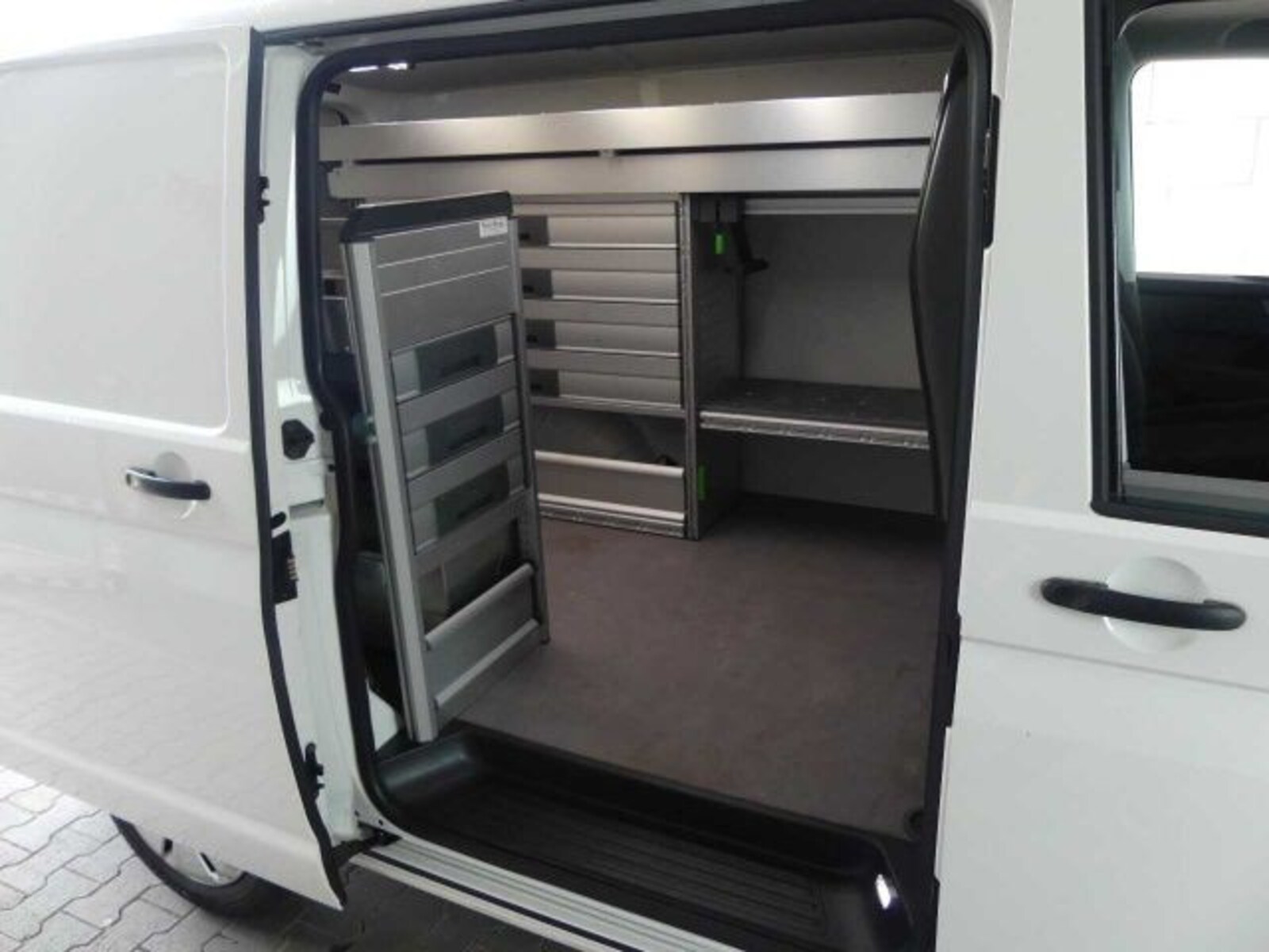 Volkswagen T6.1 Transporter Kasten kurzer Radstand – Bild 10