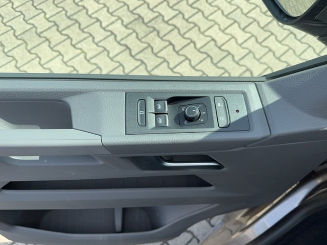 Volkswagen T6.1 Caravelle larger