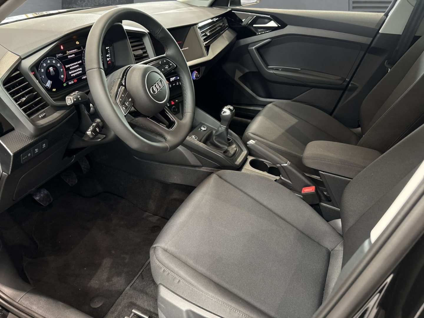 Bild über Audi A1 Sportback S line 25 TFSI Schaltgetriebe - für weitere Informationen kontaktieren Sie den Audi Partner