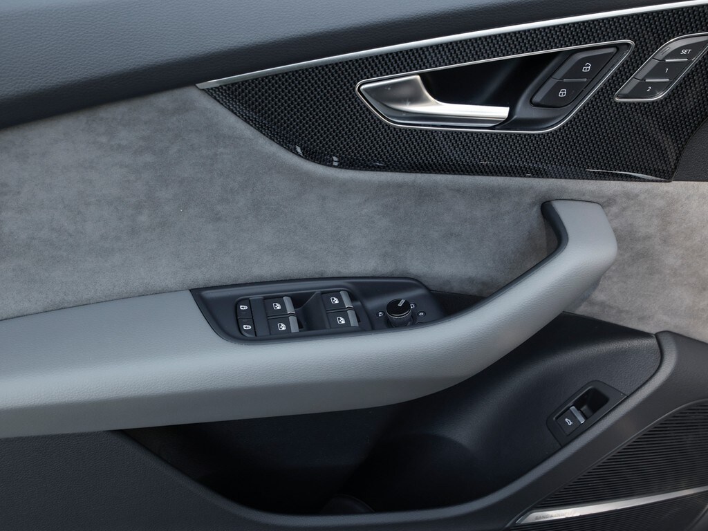 Image about Audi SQ8 TFSI quattro tiptronic