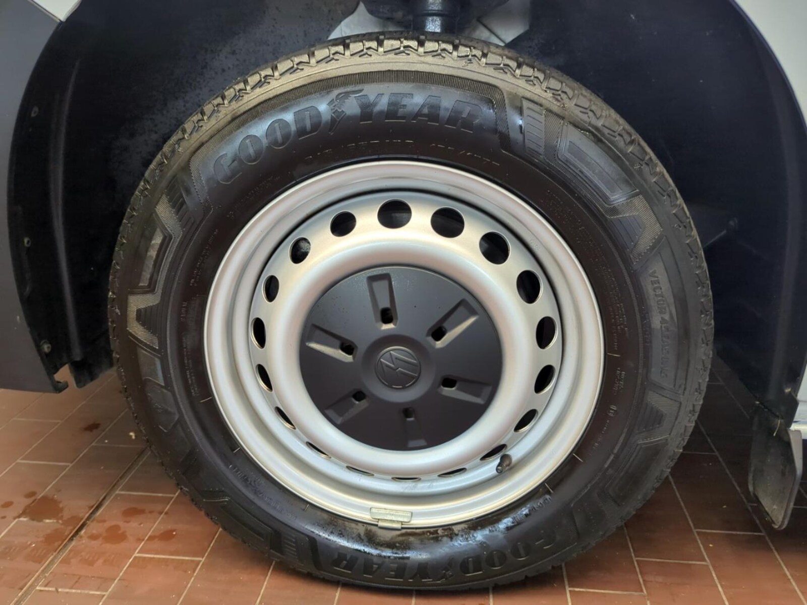 Volkswagen Transporter Kasten kurzer Radstand – Bild 13