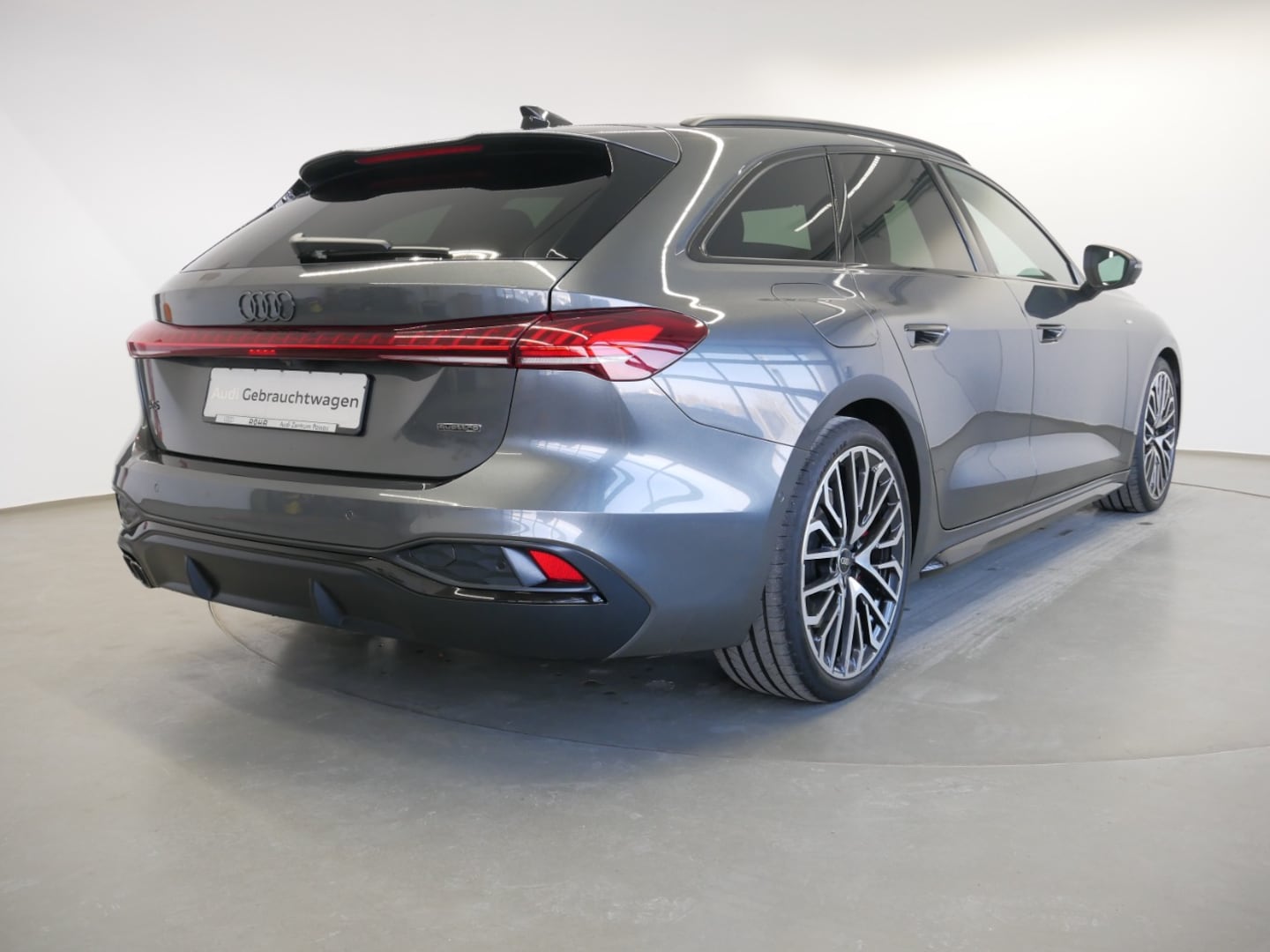 Bild über Audi A5 Avant TDI quattro 150 kW S tronic - für weitere Informationen kontaktieren Sie den Audi Partner