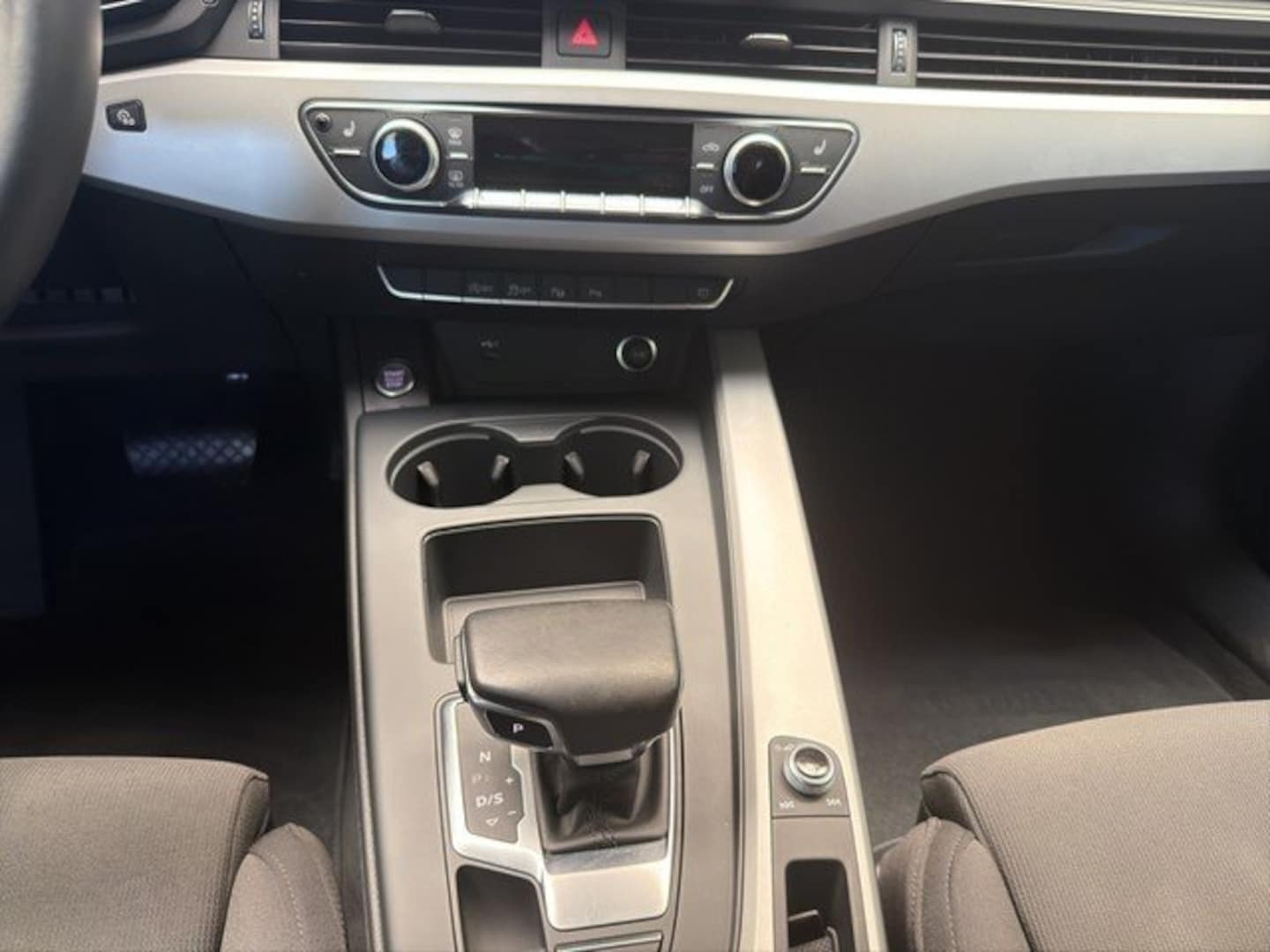 Bild über Audi A4 Avant 35 TDI S tronic - für weitere Informationen kontaktieren Sie den Audi Partner