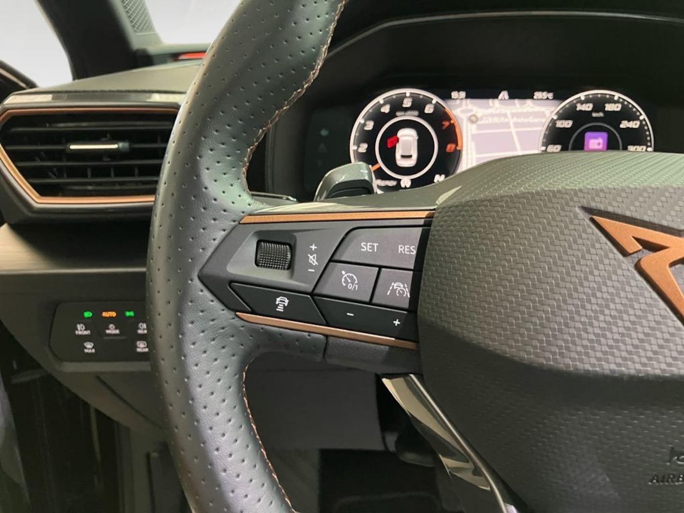 CUPRA Leon León 1.5 eTSI DSG 110 kW (150 CV) — photo 12