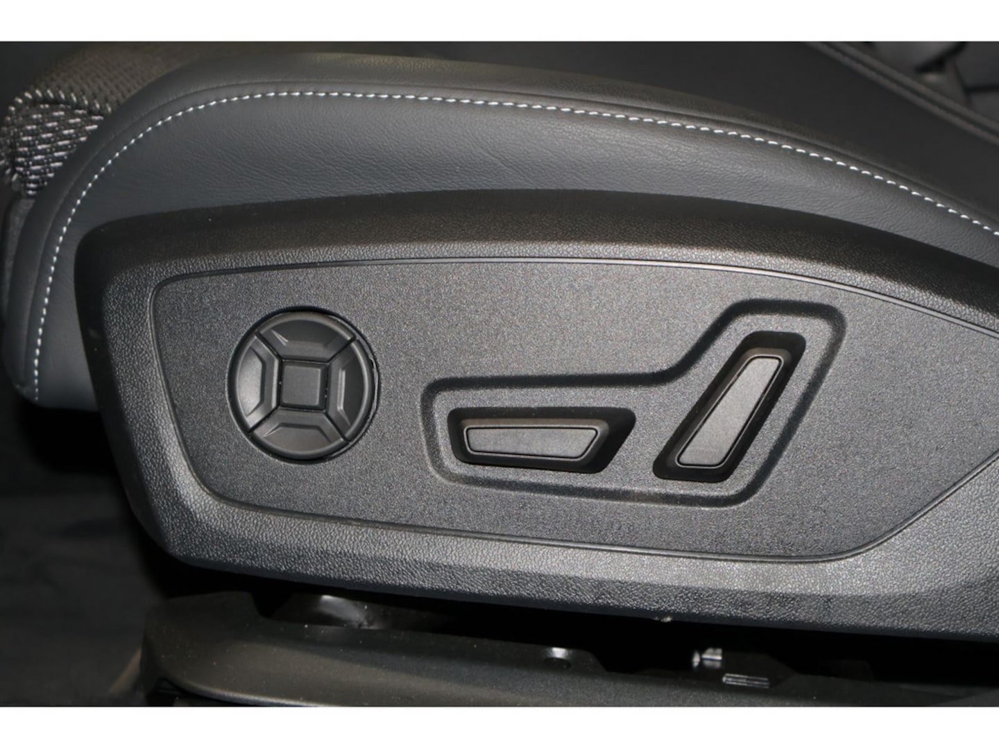 Bild über Audi A3 Sportback S line 35 TDI S tronic - für weitere Informationen kontaktieren Sie den Audi Partner