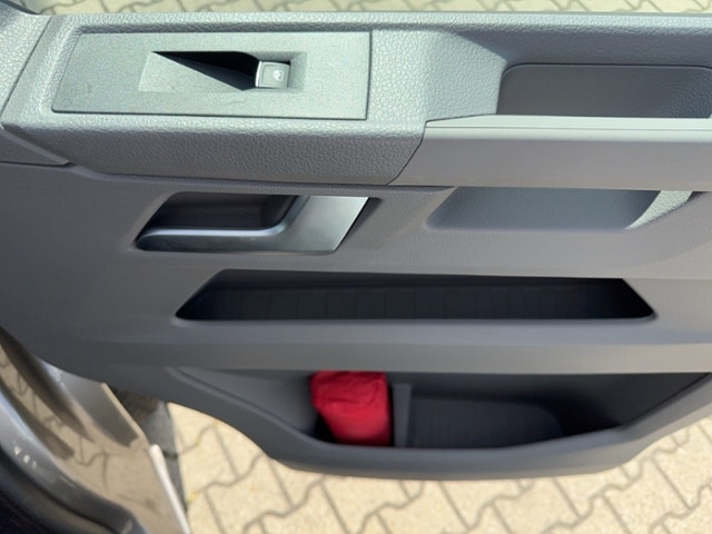 Volkswagen T6.1 Caravelle larger