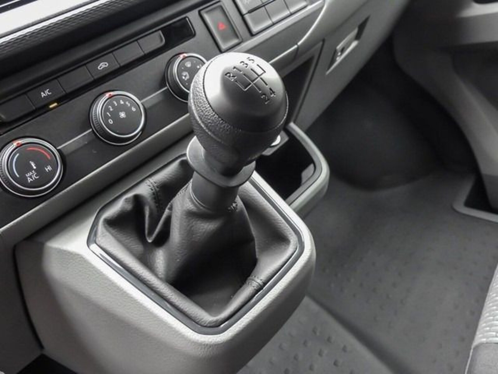 Volkswagen T6.1 Transporter Kasten kurzer Radstand – Bild 13