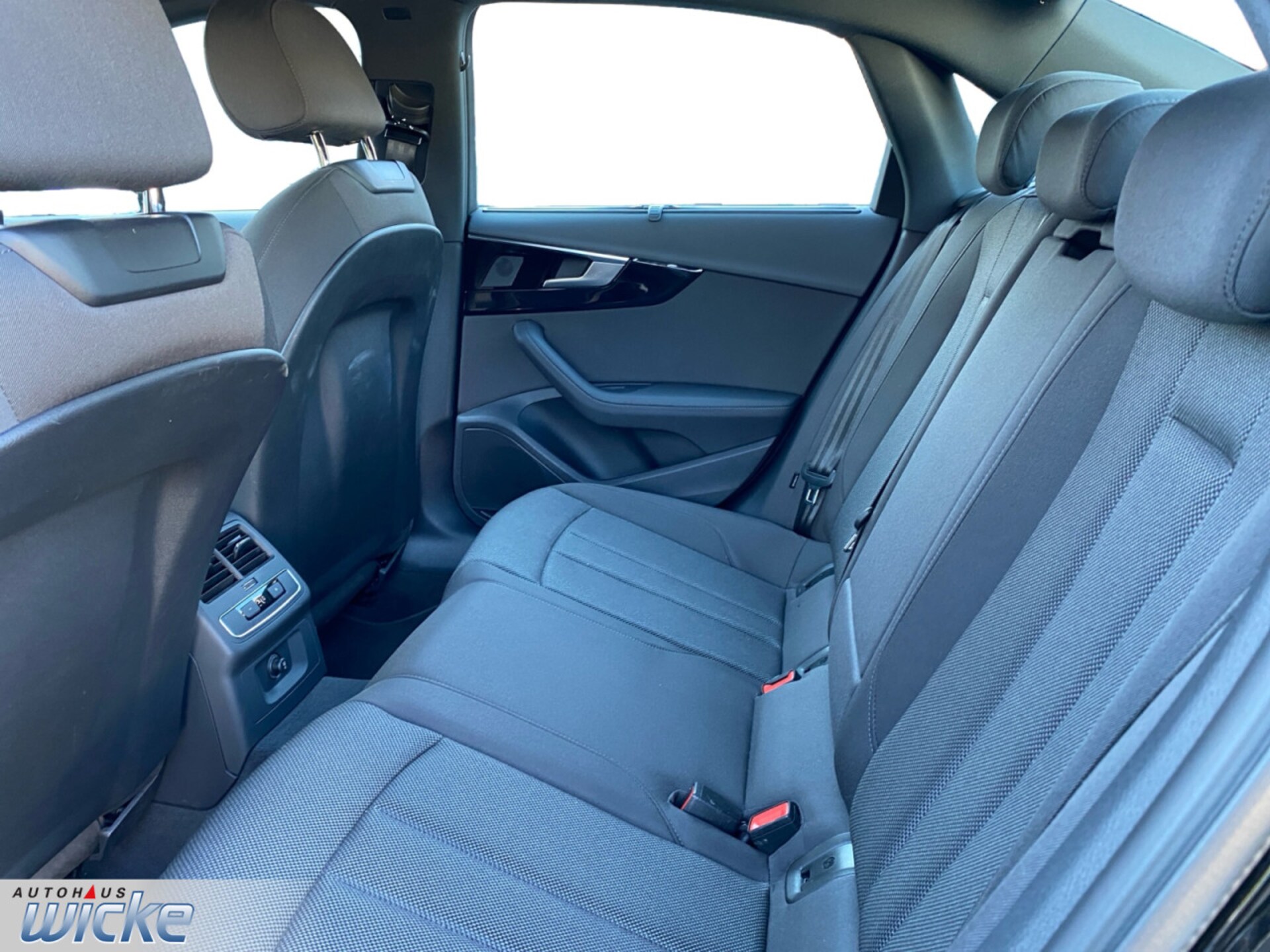 Audi A4 Limousine