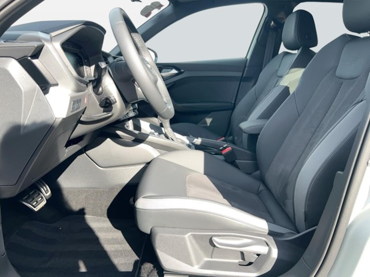 Bild über Audi A1 Sportback S line 35 TFSI S tronic - für weitere Informationen kontaktieren Sie den Audi Partner